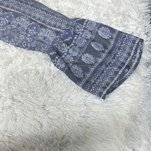 Como Vintage Blue and White Bell Sleeve Blouse - Picture 12 of 12